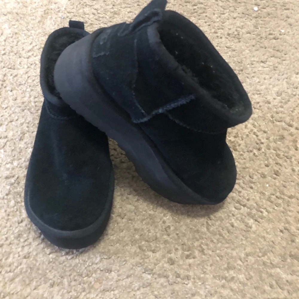 UGG soft black